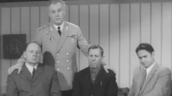 Слева направо: Наполеон Ридевский, Иван Лисов, Иван Целиков и Геннадий Юшкевич | Кадр из фильма «Парашюты на деревьях»