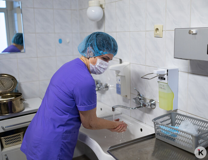 Полвека на шаг от хирурга: истории калининградских операционных сестёр (фото)   - Новости Калининграда | Фото: Александр Подгорчук / «Клопс»