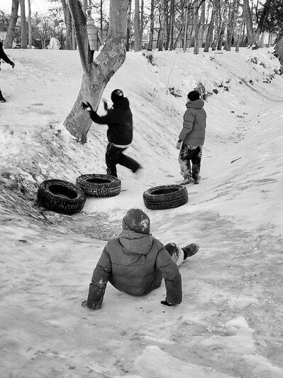 «Ну чем не мы в 80-х?»: житель Полесска снял детей на горке и заставил ностальгировать горожан (фото)   - Новости Калининграда | Фото: Игорь Чугай