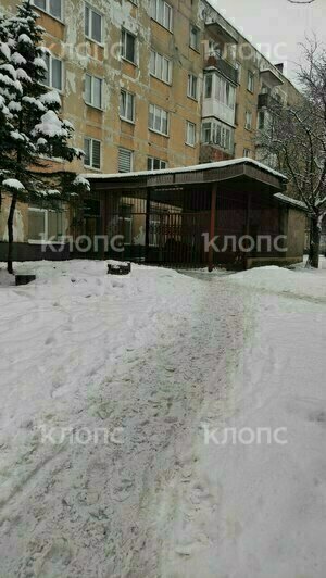 Метлой по гололёду: как убирают снег у больниц и поликлиник Калининграда (фото, видео)   - Новости Калининграда