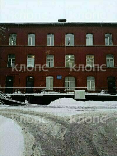 Метлой по гололёду: как убирают снег у больниц и поликлиник Калининграда (фото, видео)   - Новости Калининграда | Фото: «Клопс»