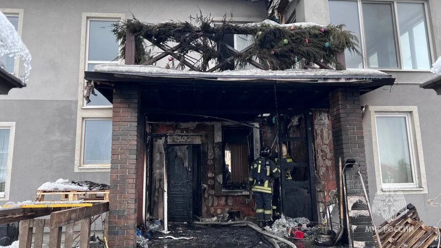 В посёлке под Калининградом из горящего дома спасли троих взрослых и ребёнка - Новости Калининграда | Фото: пресс-служба МЧС по Калининградской области