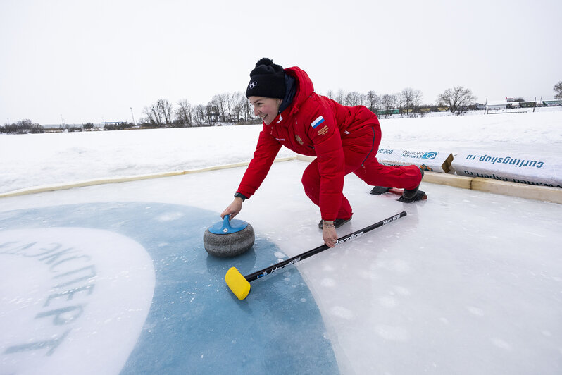 Вернули камни к истокам: калининградцы сыграли в кёрлинг на льду замёрзшего озера (фоторепортаж) - Новости Калининграда | Фото: Александр Подгорчук / «Клопс»