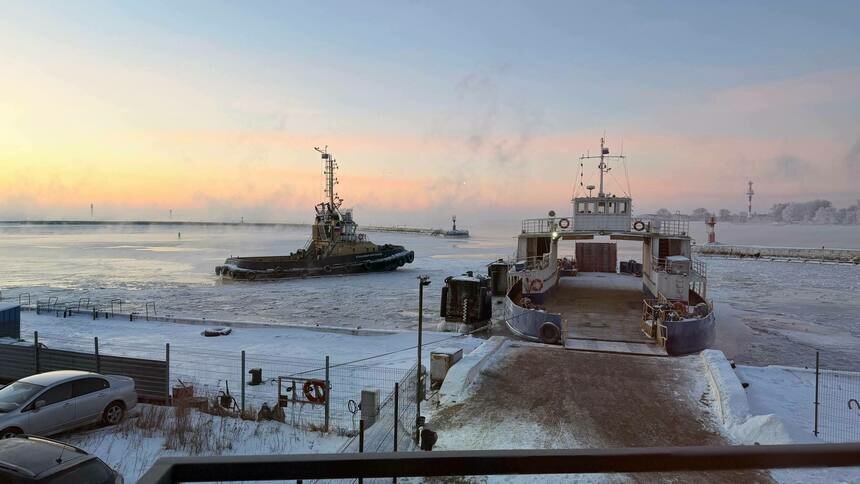 Паром на Балтийскую косу по техническим причинам пока будет перевозить только пешеходов - Новости Калининграда | Фото: «Балтийская судоходная компания»