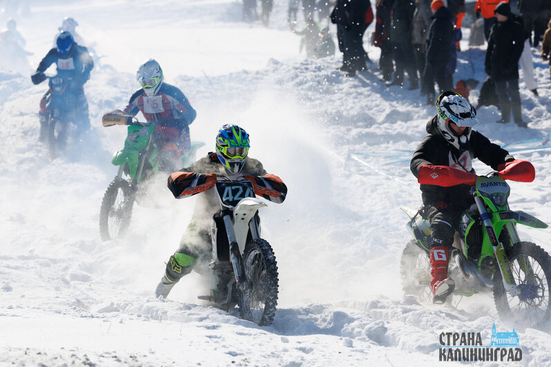 Снег летел во все стороны | Фото: Александр Мелехов