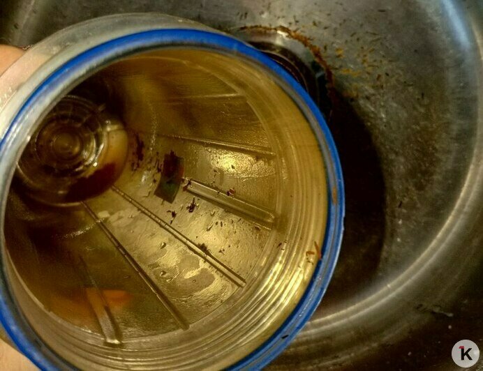 В семье Ксении меняли фильтр на выходных — он оказался полон ржавых хлопьев | Фото: Ксения