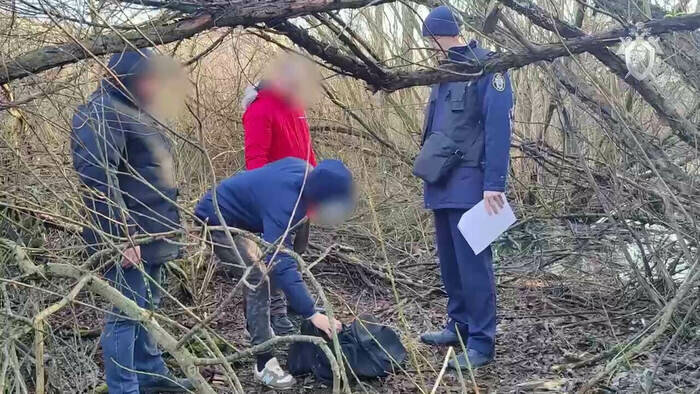 Фигурант уголовного дела показывает, где и как прятал тело | Скриншот видеозаписи СУ СК России по Калининградской области 