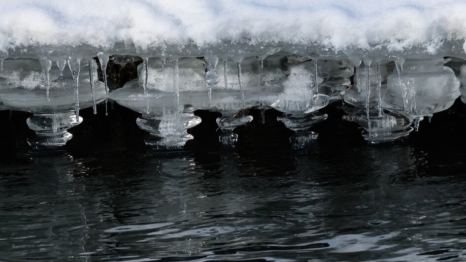 Причудливые наплывы льда снял житель Черняховска на Анграпе (фото)   - Новости Калининграда | Фото: Юрий Таркин