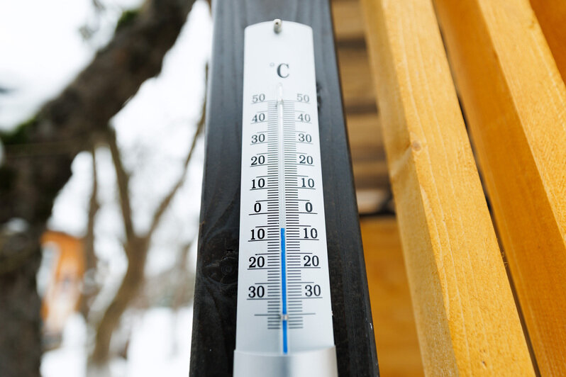 Идея сыграть в кёрлинг на замёрзшем озере витала несколько лет. И наконец осуществилась | Фото: Александр Мелехов