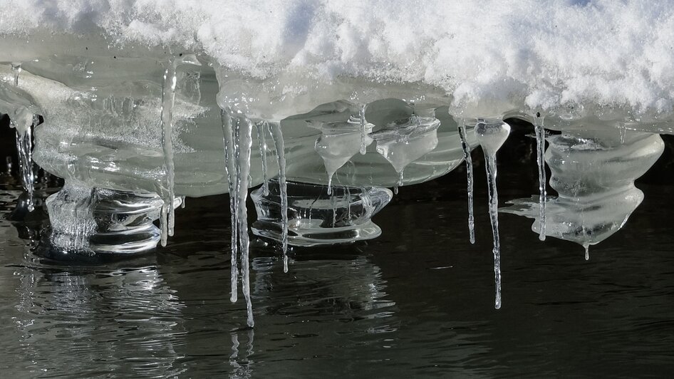 Причудливые наплывы льда снял житель Черняховска на Анграпе (фото)   - Новости Калининграда | Фото: Юрий Таркин