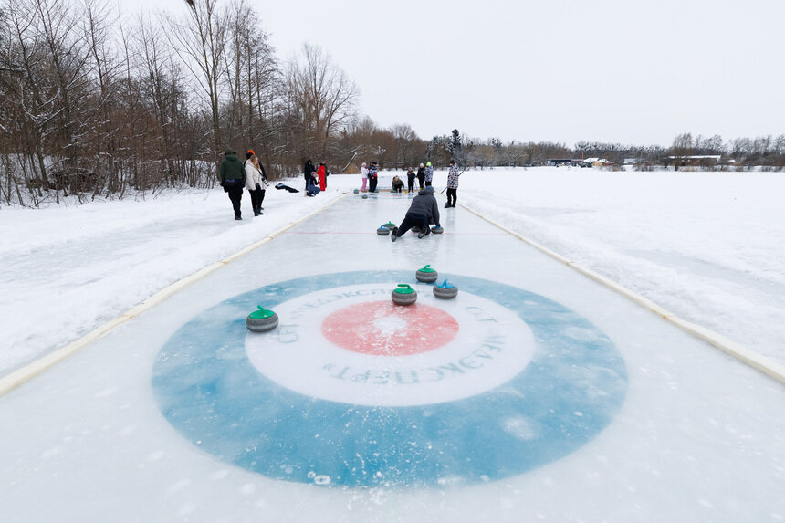 Площадка для мини-кёрлинга на Шенфлизе - больше 30 метров в длину и свыше пяти в ширину | Фото: Александр Мелехов
