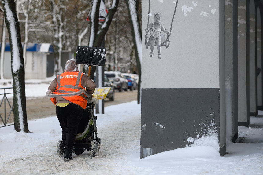 Этой зимой работы у дворников действительно прибавилось | Фото: Александр Мелехов