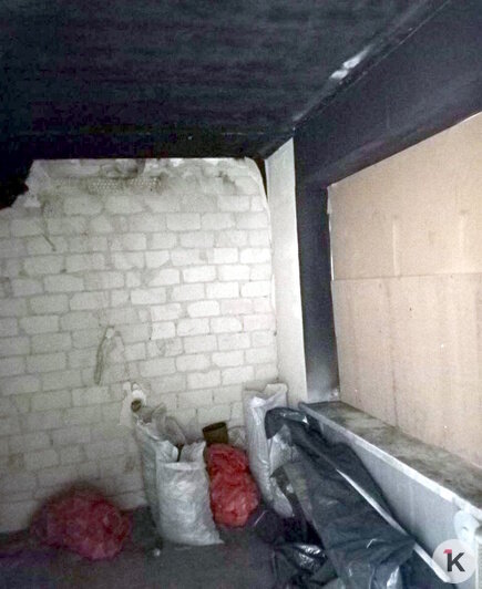 Сейчас обгоревший мусор убрали, но жить тут всё равно нельзя | Фото: Наталья Ш.