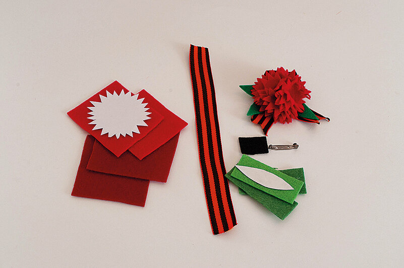 Брошь-гвоздика: делаем подарок на 23 Февраля | Фото: Ксения Андреева