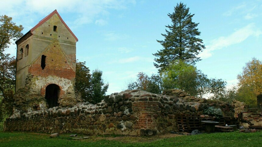 Лютеранская скромность: под Гурьевском ввели «дресс-код» для домов, соседствующих с кирхой XIV века - Новости Калининграда | Фото: архив «Клопс»