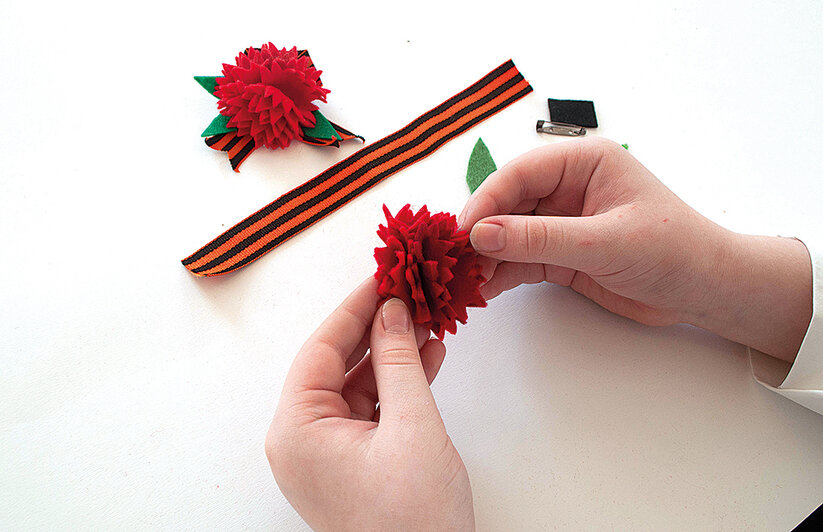 Брошь-гвоздика: делаем подарок на 23 Февраля | Фото: Ксения Андреева