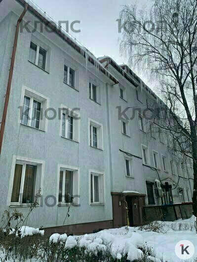 В Калининграде на Коммунальной из-за наледи рухнул козырёк над входом в аптеку (фото, видео) - Новости Калининграда | Фото: очевидец