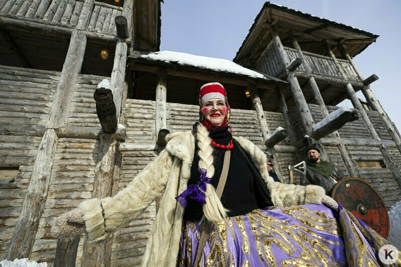 Самую крупную Масленицу области предали огню: как проводили зиму на Каупе под Зеленоградском (фоторепортаж) - Новости Калининграда | Фото: Александр Подгорчук / «Клопс»