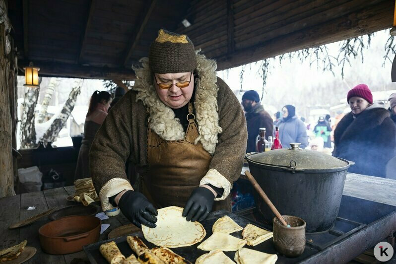 Самую крупную Масленицу области предали огню: как проводили зиму на Каупе под Зеленоградском (фоторепортаж) - Новости Калининграда | Фото: Александр Подгорчук / «Клопс»