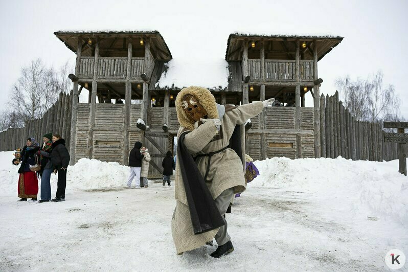 Самую крупную Масленицу области предали огню: как проводили зиму на Каупе под Зеленоградском (фоторепортаж) - Новости Калининграда | Фото: Александр Подгорчук / «Клопс»