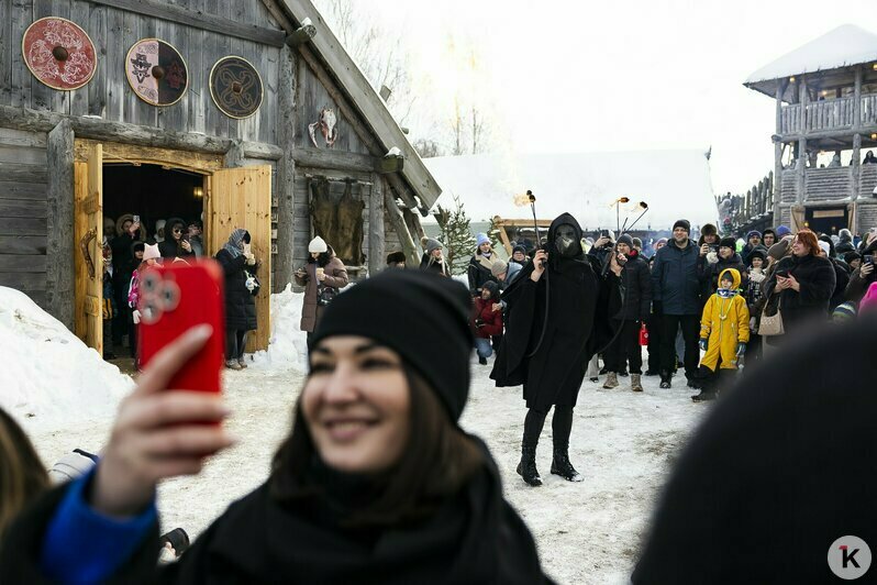 Самую крупную Масленицу области предали огню: как проводили зиму на Каупе под Зеленоградском (фоторепортаж) - Новости Калининграда | Фото: Александр Подгорчук / «Клопс»