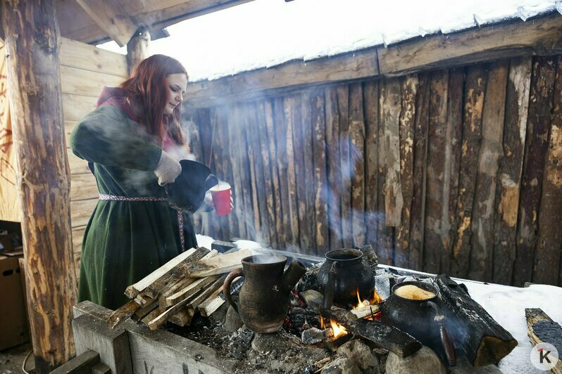 Самую крупную Масленицу области предали огню: как проводили зиму на Каупе под Зеленоградском (фоторепортаж) - Новости Калининграда | Фото: Александр Подгорчук / «Клопс»