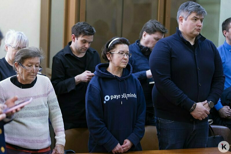 «Говорящая» толстовка и полный зал бывших коллег: как оглашали приговор Фёдорову и Мялкиной (фото)    - Новости Калининграда | Фото: Александр Подгорчук / «Клопс»