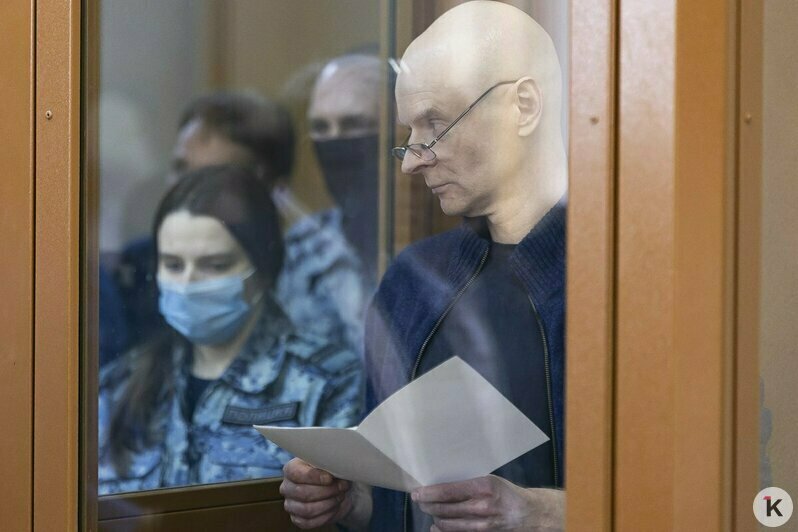 «Говорящая» толстовка и полный зал бывших коллег: как оглашали приговор Фёдорову и Мялкиной (фото)    - Новости Калининграда | Фото: Александр Подгорчук / «Клопс»