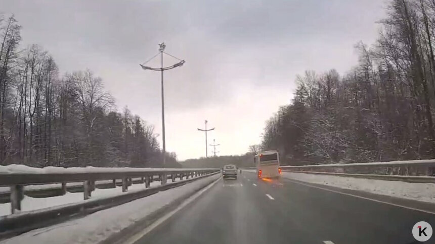 Под Калининградом у пассажирского автобуса на ходу оторвалось колесо, это уже третий случай за месяц (видео) - Новости Калининграда | Фото: «Клопс»