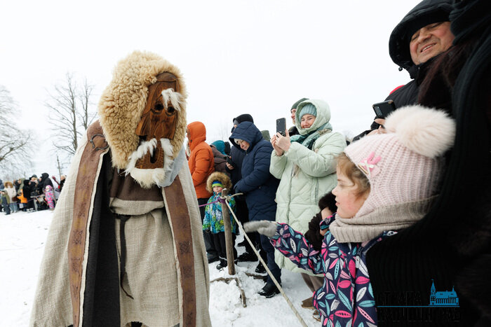 Яркие наряды, огонь и древние традиции: лучшие кадры с масленичных гуляний (фото)