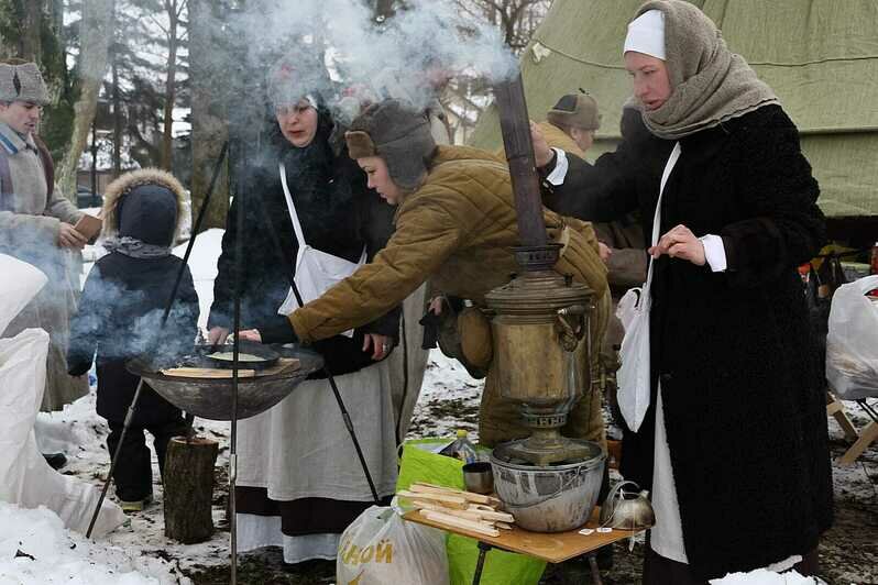 В калининградском форте №5 отметили День защитника Отечества с реконструкторами и чаем из самовара (фото) - Новости Калининграда | Фото: Калининградский областной историко-художественный музей