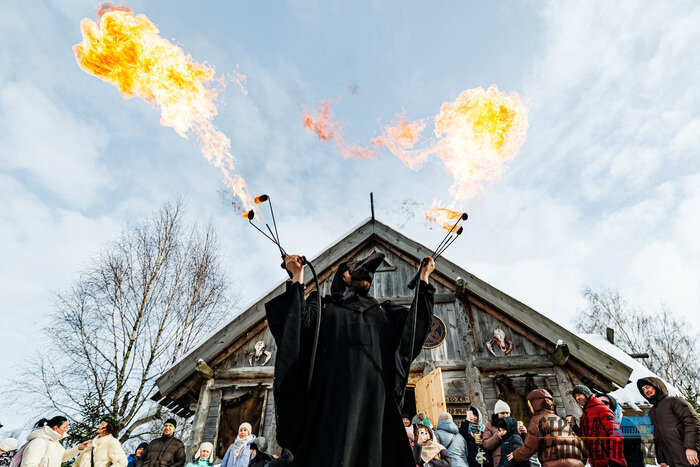 Яркие наряды, огонь и древние традиции: лучшие кадры с масленичных гуляний (фото)