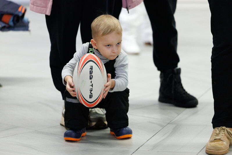 Победители чемпионата России по регби на снегу показали заветный Кубок и медали | Фото: Александр Мелехов