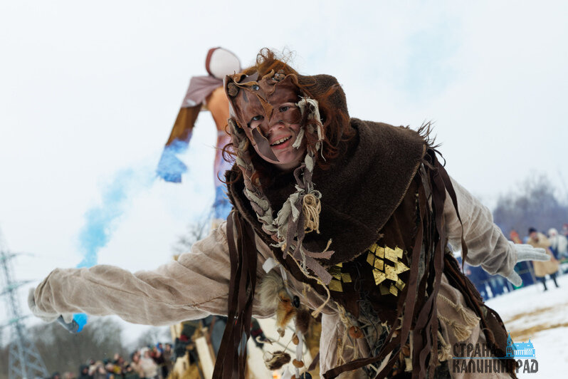 Яркие наряды, огонь и древние традиции: лучшие кадры с масленичных гуляний (фото)