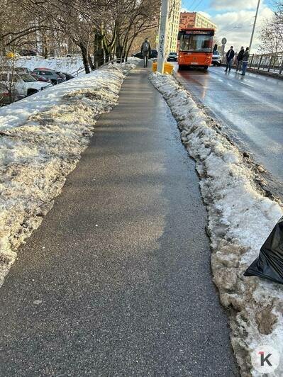 Улица Горького встала в огромной пробке из-за столкновения автобуса и легковушки (фото)  - Новости Калининграда | Фото читателя