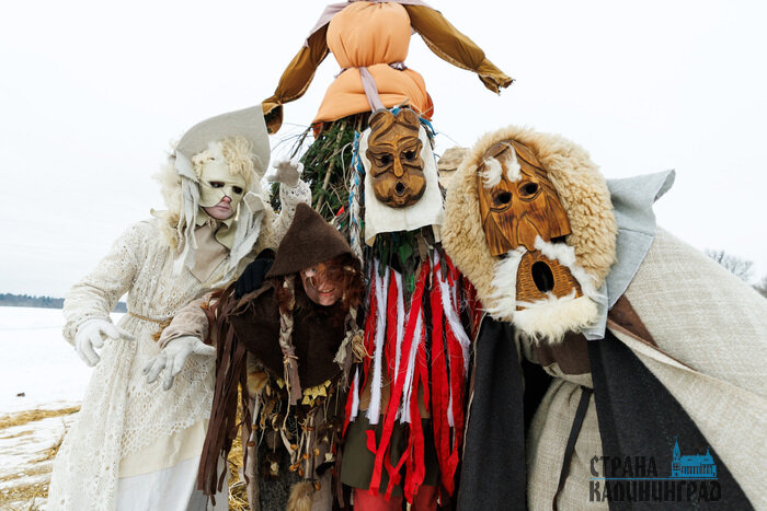 Яркие наряды, огонь и древние традиции: лучшие кадры с масленичных гуляний (фото)