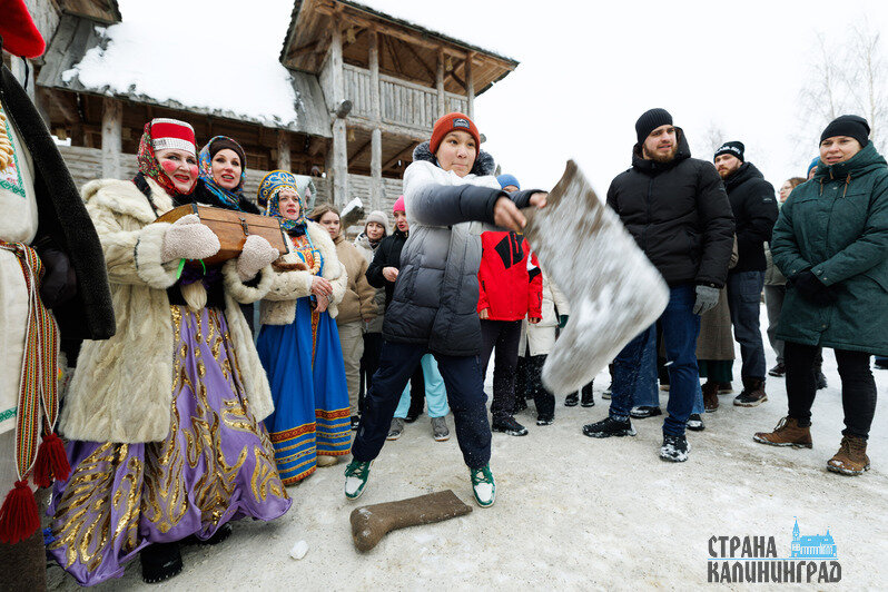 Яркие наряды, огонь и древние традиции: лучшие кадры с масленичных гуляний (фото)