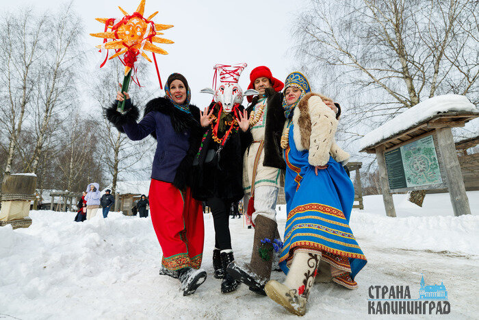 Яркие наряды, огонь и древние традиции: лучшие кадры с масленичных гуляний (фото)