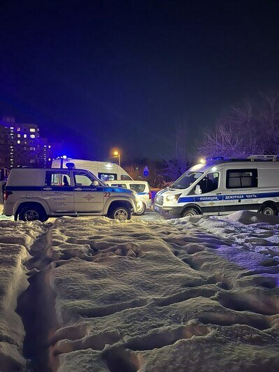 На месте смертельного избиения работают экстренные службы и криминалисты | Фото: Светлана Фарина/«Клопс»