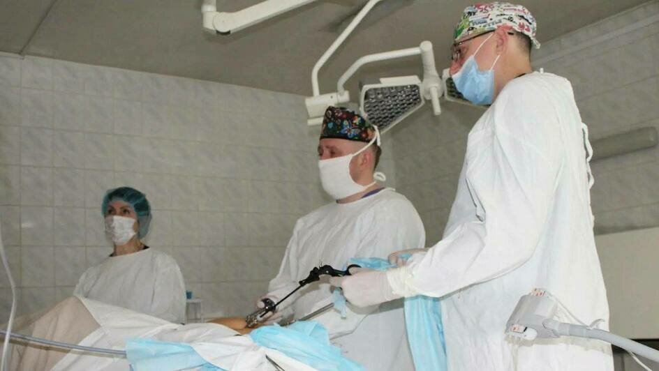 В Калининграде врачи областной больницы начали удалять опухоли кишечника без разрезов - Новости Калининграда | Фото: канал министерства здравоохранения Калининградской области / Телеграм