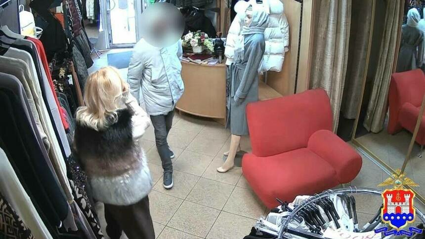 Серия налётов на магазины: в Калининграде задержали грабителя, толкнувшего продавца ради куртки за 4 500 рублей - Новости Калининграда | Фото: пресс-служба регионального УМВД