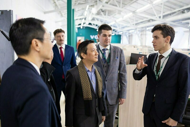 Калининградские айтишники заинтересовали бизнес из Индонезии — Беспрозванных - Новости Калининграда | Фото: канал губернатора Калининградской области Алексея Беспрозванных / Телеграм