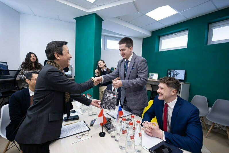 Калининградские айтишники заинтересовали бизнес из Индонезии — Беспрозванных - Новости Калининграда | Фото: канал губернатора Калининградской области Алексея Беспрозванных / Телеграм