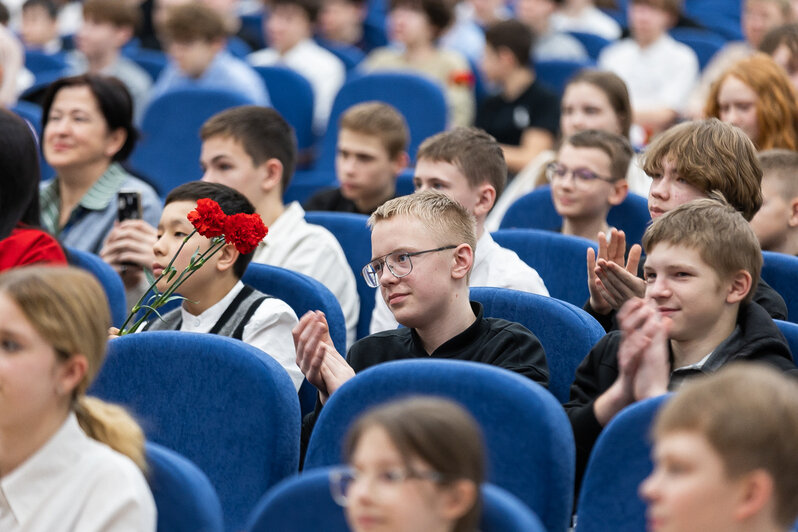 «Честь имею служить Отчизне»: в школе Чкаловска состоялась встреча молодёжи и ветеранов СВО (фоторепортаж) - Новости Калининграда