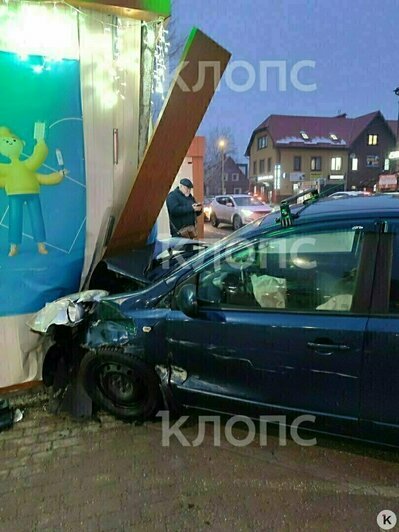  Левый поворот запретили, поставят камеры: что изменилось на перекрёстке в Гурьевске, где машина влетела в аптеку - Новости Калининграда | Фото очевидцев