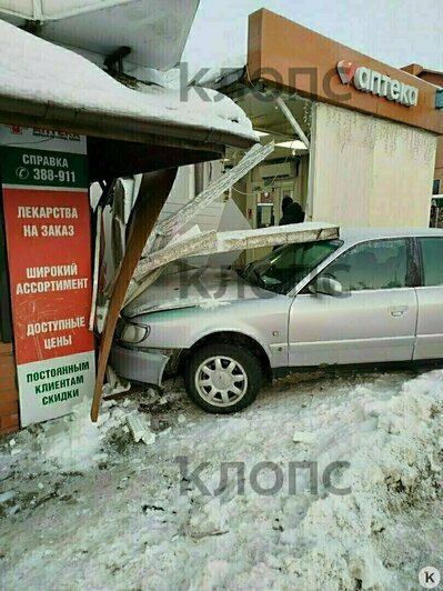  Левый поворот запретили, поставят камеры: что изменилось на перекрёстке в Гурьевске, где машина влетела в аптеку - Новости Калининграда | Фото очевидцев