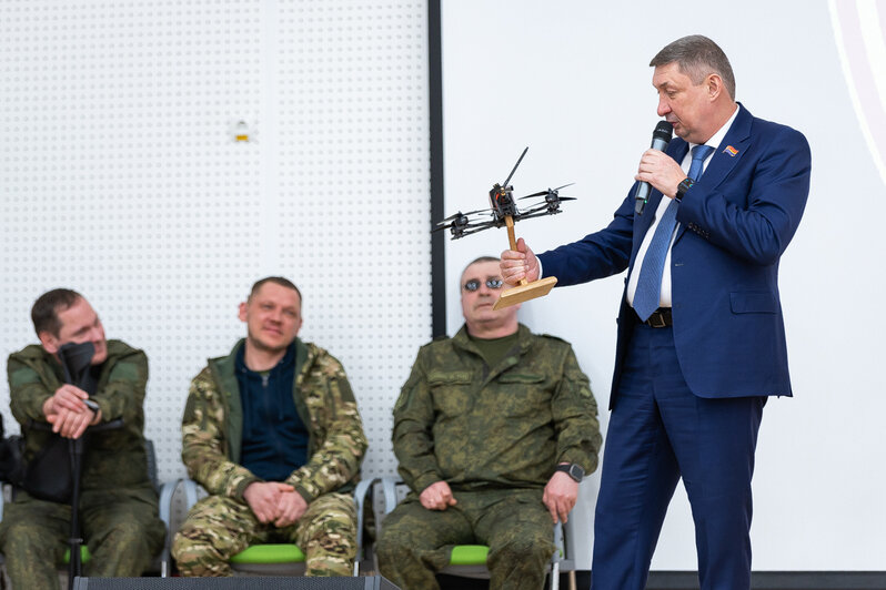 «Честь имею служить Отчизне»: в школе Чкаловска состоялась встреча молодёжи и ветеранов СВО (фоторепортаж) - Новости Калининграда