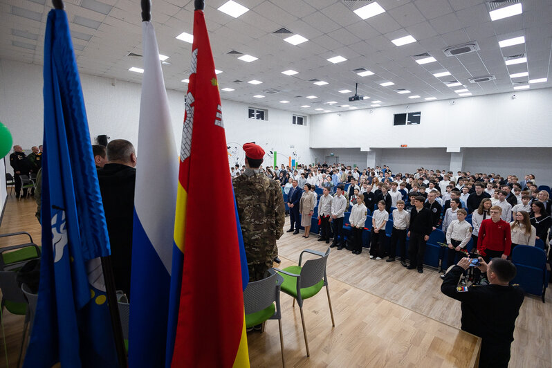 «Честь имею служить Отчизне»: в школе Чкаловска состоялась встреча молодёжи и ветеранов СВО (фоторепортаж) - Новости Калининграда