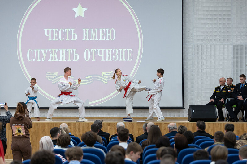 «Честь имею служить Отчизне»: в школе Чкаловска состоялась встреча молодёжи и ветеранов СВО (фоторепортаж) - Новости Калининграда