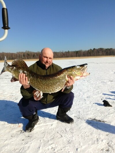 Рыбак с другими своими трофеями | Фото: Михаил
